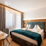 Otel Alpinjuwel 3 3*