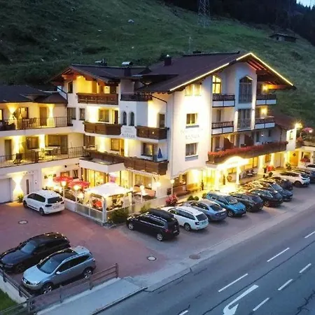 Alpinjuwel 3 호텔 겔로스