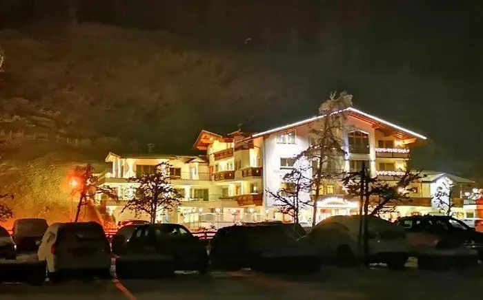 Otel Alpinjuwel 3 3*